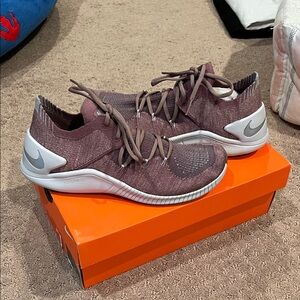 BNIB! Women’s Nike Free TR Flyknit 3 LM in Smokey Mauve/Metallic Silver